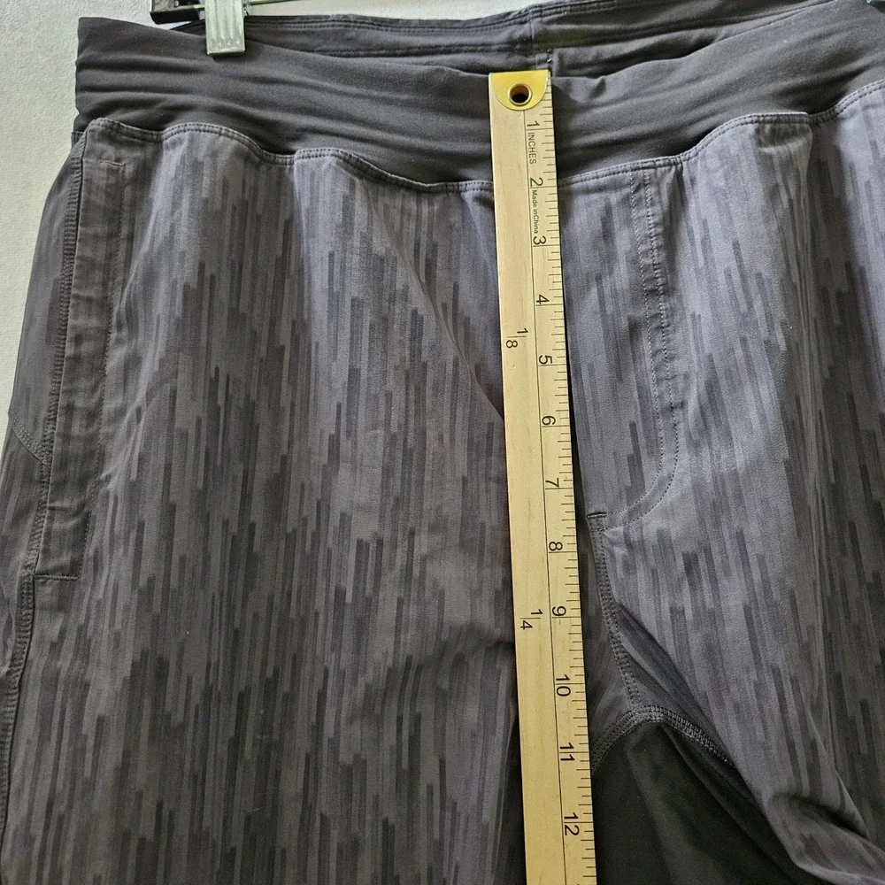 Lululemon Athletic Shorts Mens L Gray Glitch Pattern Unlined 9